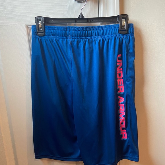 Boys Blue Under Armour Shorts New With Tags YXL - Picture 2 of 4